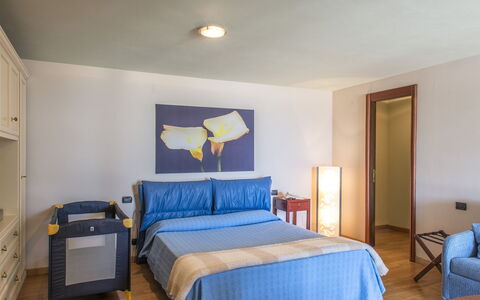 Il Vignale 18+2: Meubles, Design Intérieur, Lit, Sol, Chambre, Sol, Mur, Pièce, Bois, Drap De Lit