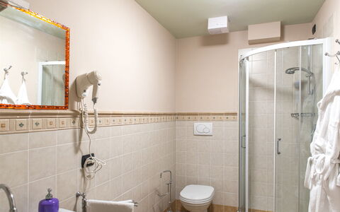 Il Vignale 18+2: Design Intérieur, Sol, Sol, Luminaire Plomberie, Pièce, Éclairage, Salle De Bains, Plomberie, Meubles, Évier