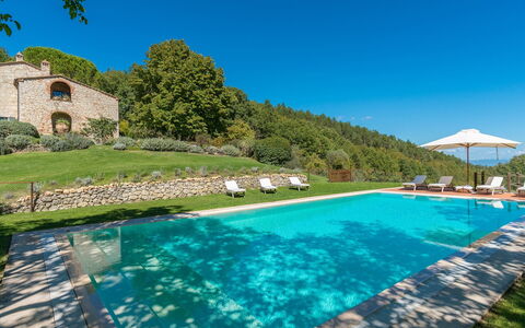 Monticchia 10: Bleu, Paysage Naturel, Biens, Piscine, Jardin, Aménagement Paysager, Ferme, Villa, Eco Hôtel, Hacienda