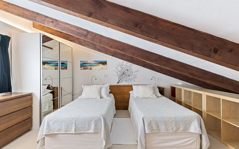 Villa Ambra 10: Design Intérieur, Lit, Meubles, Sol, Sol, Chambre, Bois, Plafond, Pièce, Appartement