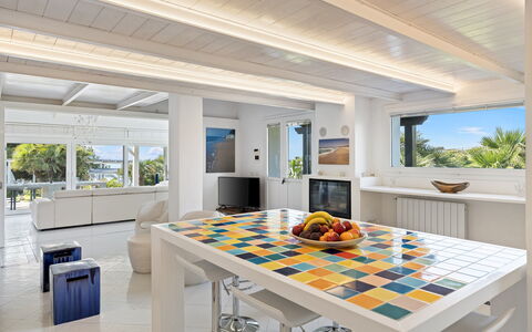 Villa Ambra 10: Design Intérieur, Meubles, Sol, Sol, Plafond, Bois, Cuisine, Domicile, Table, Pièce