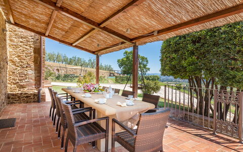 Bossoncina 8+1: Meubles, Chaise, Table Cuisine Et Salle A Manger, Table, Recours, Mobilier De Jardin, Tableau De Plein Air, Ombre, Eco Hôtel, Porche