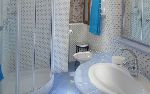 Casa Maria 6+2: Salle De Bains, Luminaire Plomberie, Design Intérieur, Sol, Lavabo, Évier, Sol, Robinet, Plomberie, Tuile