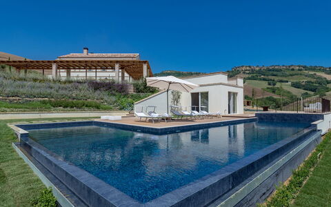 Dimora Montefiore 11: Piscine, Chaîne De Montagnes, Biens, Caractéristique De L'Eau, Villa, Crête, Ferme