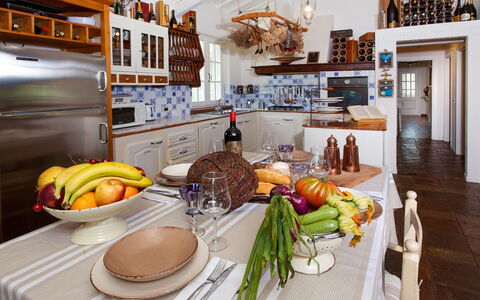 Virginia 8: Meubles, Design Intérieur, Cuisine, Bois, Comptoir, Sol, Éclairage, Cabinetry, Chaise, Pièce
