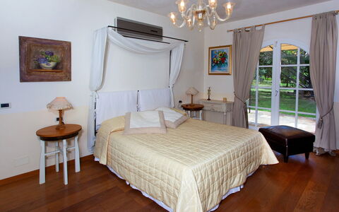Virginia 8: Meubles, Design Intérieur, Lit, Chambre, Bois, Sol, Sol, Pièce, Textile, Éclairage