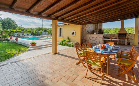 Il Giardino dei Limoni 8: Meubles, Piscine, Sol, Mobilier De Jardin, Recours, Chaise, Sol, Ombre, Table Cuisine Et Salle A Manger, Dalle