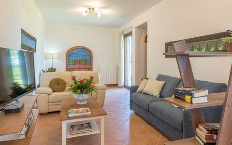 Il Grillo 10: Meubles, Design Intérieur, Sol, Canapé, Bois, Pièce, Sol, Salon, Table, Plafond