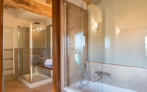 Santa Illuminata 12: Salle De Bains, Sol, Luminaire Plomberie, Design Intérieur, Sol, Bois, Plafond, Robinet, Plomberie, Éclairage