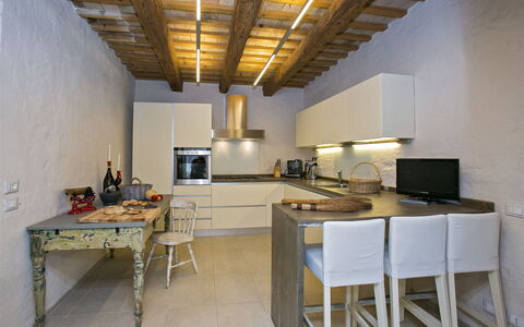 Casa Angela 6: Meubles, Design Intérieur, Sol, Cuisine, Comptoir, Bois, Sol, Plafond, Appareil De Cuisine, Pièce