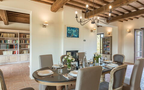 Podere di Salci 10: Meubles, Design Intérieur, Mur, Bois, Sol, Plafond, Chaise, Table Cuisine Et Salle A Manger, Table, Salle À Manger