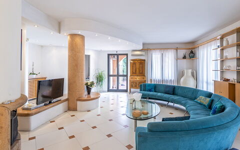 Villa Elda 6: Design Intérieur, Sol, Meubles, Sol, Bois, Canapé, Plafond, Appartement, Salon, Pièce