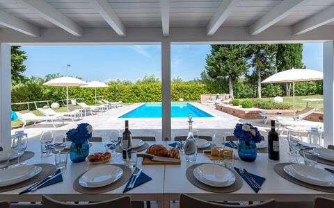 Villa Ninetta 10+1: Piscine, Meubles, Mobilier De Jardin, Recours, Chaise, Composite, Eco Hôtel, Ombre, Biens, Balancelle