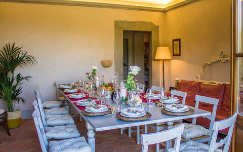 Dimora San Germano 14: Meubles, Design Intérieur, Table, Chaise, Vaisselle, Textile, Éclairage, Table Cuisine Et Salle A Manger, Salle À Manger, Sol