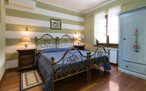 Villa Miki 10: Meubles, Design Intérieur, Lit, Chambre, Sol, Mur, Sol, Pièce, Bois, Plafond