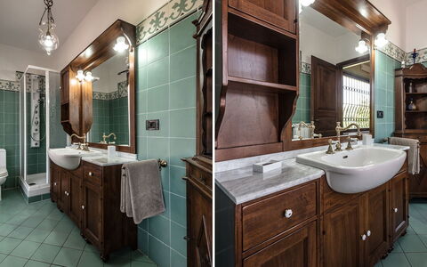 Villa Miki 10: Lavabo, Luminaire Plomberie, Évier, Salle De Bains, Design Intérieur, Armoire De Toilette, Cabinetry, Robinet, Sol, Comptoir