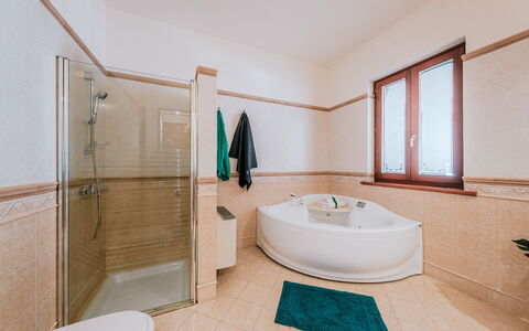 Villa Demal 8+2: Sol, Design Intérieur, Luminaire Plomberie, Sol, Plafond, Salle De Bains, Robinet, Plomberie, Pièce, Domicile