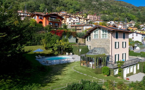 Villa la Dolce 8: Bâtiment, Maison, Zone Résidentielle, Domicile, Toit, Quartier, Chalet, Station De Montagne, Établissements Humains, Village