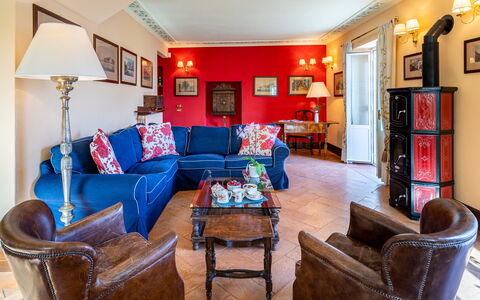 Villa la Dolce 8: Meubles, Design Intérieur, Canapé, Mur, Sol, Salon, Pièce, Sol, Bois, Plafond
