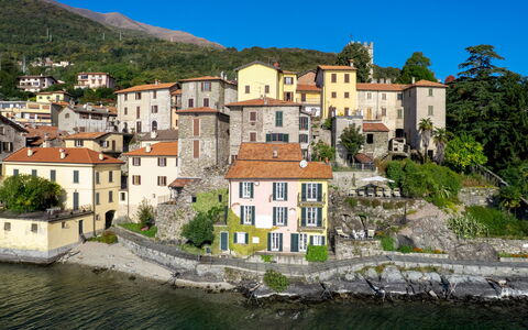 Villa Rivetta 6+2: Bâtiment, Maison, Zone Résidentielle, Domicile, Quartier, Ville, Côte, Toit, Cotiers Et Relief Océaniques, Chalet