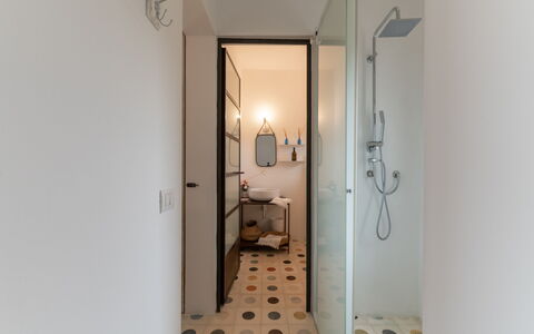 Trullo Santa Pazienza 6+3: Sol, Mur, Design Intérieur, Sol, Salle De Bains, Luminaire Plomberie, Plafond, Pièce, Éclairage, Plomberie