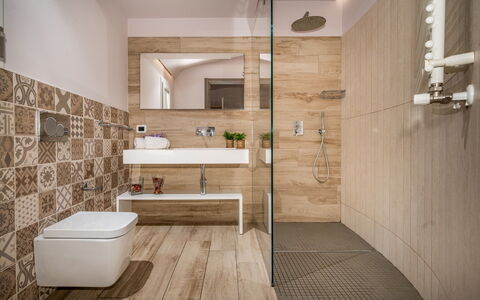 Villa Provenza 12+4: Sol, Salle De Bains, Sol, Luminaire Plomberie, Siège De Toilette, Toilette, Design Intérieur, Tuile, Évier, Plomberie