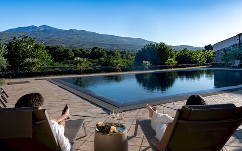 Villa Terre Normanne 10: L'Eau, Piscine, Réflexion, Loisir, Mobilier De Jardin, Recours, Eco Hôtel, Miroir D'Eau, Ville Resort, Parapluie