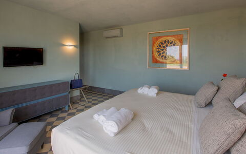 Villa Passo degli Aironi 12: Sol, Sol, Meubles, Chambre, Piscine, Hôtel, Chaise, Recours, Lit, Literie
