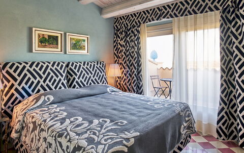 Villa Majoli 9: Meubles, Bleu, Design Intérieur, Lit, Chambre, Sol, Sol, Mur, Literie, Drap De Lit