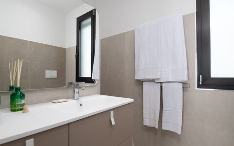 Villa Sabbie Rosse 6: Mur, Design Intérieur, Sol, Luminaire Plomberie, Lavabo, Armoire De Toilette, Sol, Évier, Salle De Bains, Miroir