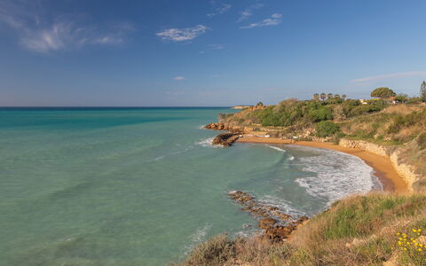 Villa Sabbie Rosse 6: Ciel, Bleu, L'Eau, Plan D'Eau, Côte, Ressources En Eau, Cotiers Et Relief Océaniques, Horizon, Mer, Paysage Naturel