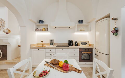 La Torre di Monsignore 12: Design Intérieur, Meubles, Plafond, Sol, Éclairage, Sol, Cuisine, Luminaire, Pièce, Appareil De Cuisine