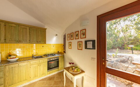 Villa Isa 6: Design Intérieur, Bois, Sol, Jaune, Plafond, Meubles, Sol, Pièce, Comptoir, Cuisine