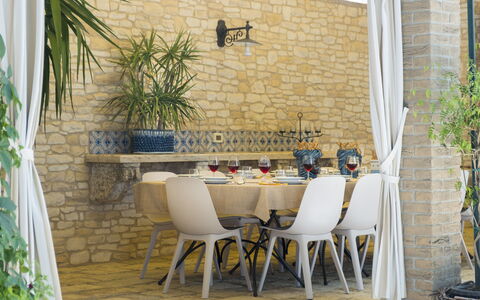 Villa Terra del Sole 8: Meubles, Chaise, Table, Design Intérieur, Table Cuisine Et Salle A Manger, Mobilier De Jardin, Restaurant, Salle À Manger, Tableau De Plein Air, Matériau Naturel