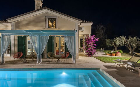 Villa Lucente 6+2: Piscine, Meubles, Recours, Domicile, Design Intérieur, Biens, Chaise, Eco Hôtel, Mobilier De Jardin, Villa