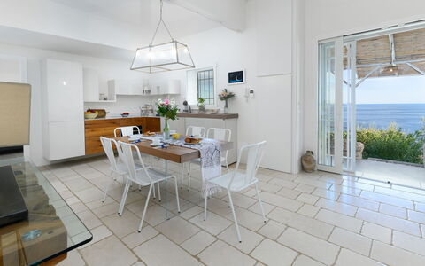Villa Soleluna 7+1: Meubles, Chaise, Sol, Design Intérieur, Table, Sol, Table Cuisine Et Salle A Manger, Éclairage, Pièce, Salle À Manger