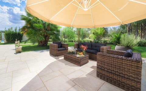 Villa la Dolce Vita 6: Parapluie, Jardin, Chaise, Ombre, Pot De Fleur, Mobilier De Jardin, Dalle, Aménagement Paysager, Plante D'Appartement, Eco Hôtel
