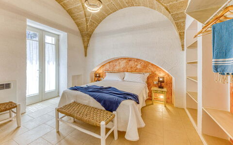 Il Nachiro 6: Design Intérieur, Plafond, Sol, Sol, Éclairage, Chambre, Tache De Bois, Lit, Literie, Conception