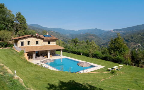 Villa Carlotta 8: Piscine, Maison, Colline, Loisir, Chaîne De Montagnes, Domicile, Ferme, Recours, Eco Hôtel, Station De Montagne
