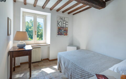 Casale le Querce di Cetona 8: Mur, Chambre, Lit, Bois, Design Intérieur, Meubles, Drap De Lit, Sol, Literie, Sol