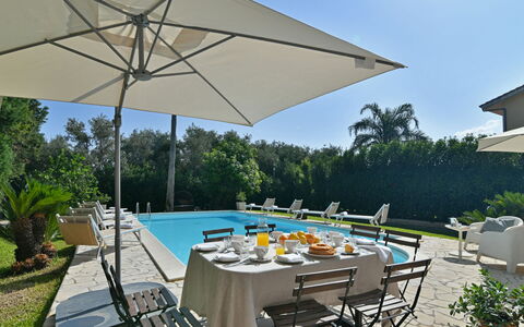 Villa Afrodite 8: Piscine, Parapluie, Mobilier De Jardin, Meubles, Recours, Chaise, Ombre, Balancelle, Eco Hôtel, Hôtel