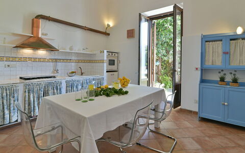 Villa Afrodite 8: Meubles, Design Intérieur, Sol, Table, Sol, Cuisine, Éclairage, Pièce, Table Cuisine Et Salle A Manger, Chaise