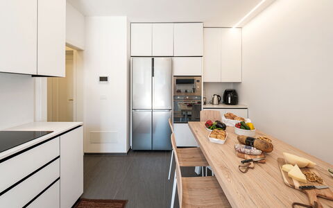 Villa Bellina 6: Cuisine, Comptoir, Appareil De Cuisine, Design Intérieur, Sol, Meubles, Cabinetry, Principaux Appliance, Bois, Sol