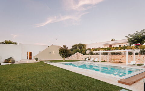 Villa Bellina 6: Piscine, Biens, Recours, Hacienda, Cour, Villa, Aménagement Paysager, Conception, Cour, Manoir