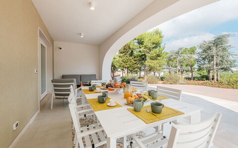 Villa Bellina 6: Mobilier De Jardin, Chaise, Ombre, Aménagement Paysager, Table Cuisine Et Salle A Manger, Villa, Hacienda, Balcon, Eco Hôtel, Plante D'Appartement