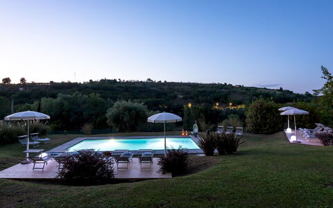 I Lauri 12: Piscine, Recours, Mobilier De Jardin, Biens, Arrière-Cour, Aménagement Paysager, Pelouse, Balancelle, Thermes, Eco Hôtel