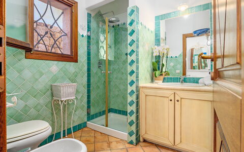 Casa Maestrale 6: Bleu, Sol, Design Intérieur, Sol, Luminaire Plomberie, Salle De Bains, Plomberie, Tuile, Robinet, Armoire De Toilette