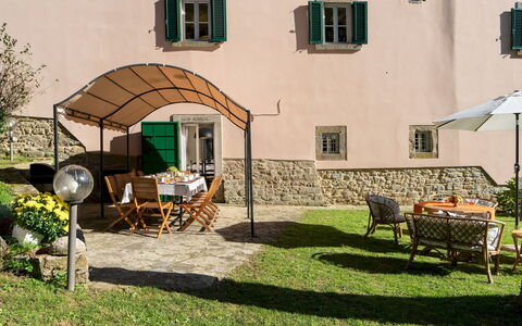 Villa la Rassinata 8: Meubles, Mobilier De Jardin, Ombre, Chaise, Tableau De Plein Air, Jardin, Arrière-Cour, Cour, Parapluie, Patio