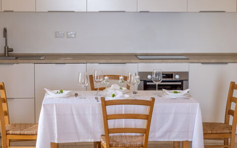 Villa Floria 4: Meubles, Design Intérieur, Sol, Comptoir, Cuisine, Bois, Cabinetry, Sol, Appareil De Cuisine, Éclairage