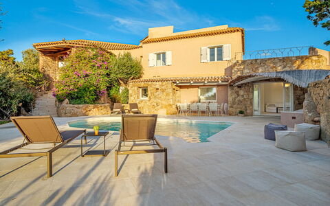 Villa Anga 10+1: Piscine, Zone Résidentielle, Maison, Domicile, Mobilier De Jardin, Biens, Recours, Établissements Humains, Villa, Eco Hôtel
